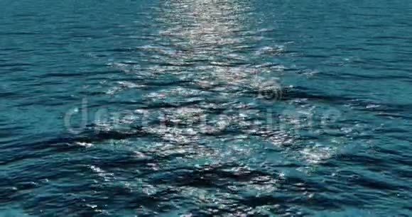 蔚蓝的大海海浪平静的运动背景阳光明媚的一天阳光普照自然与和平视频的预览图