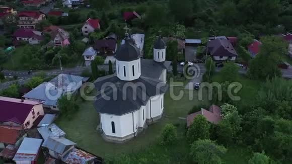 罗马尼亚村的教堂视频的预览图