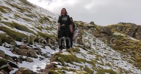 在冰岛徒步旅行视频的预览图