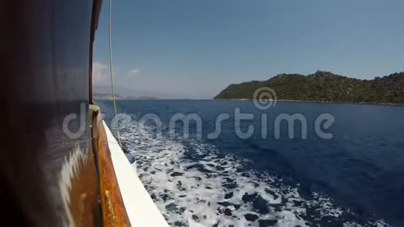船甲板上的海陆景观视频的预览图