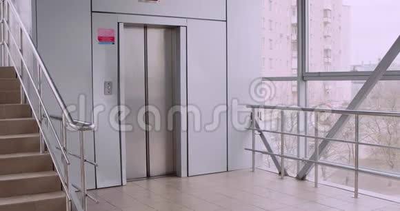 电梯外专业消毒组视频的预览图