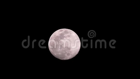 月亮在一个多云的夜晚视频的预览图