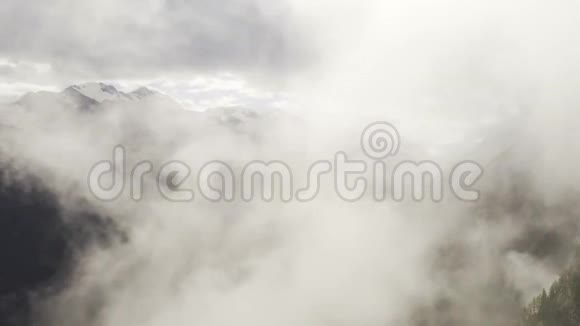 山顶上的云视频的预览图