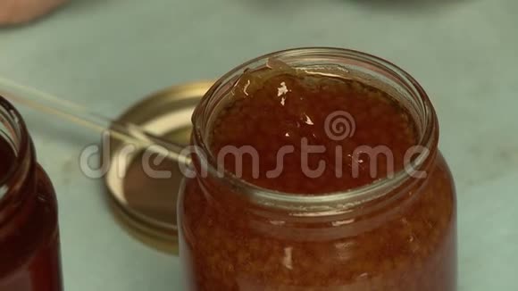 各种蜂蜜的果酱视频的预览图
