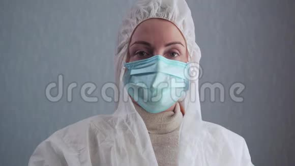 护士穿上防护服视频的预览图