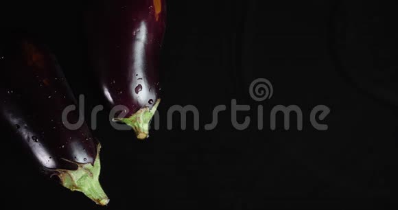 水上茄子带浪视频的预览图