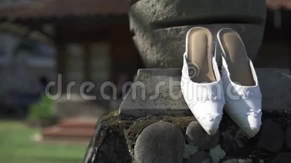 白色新娘鞋婚礼视频的预览图