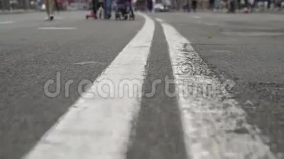 双线道路标记视频的预览图