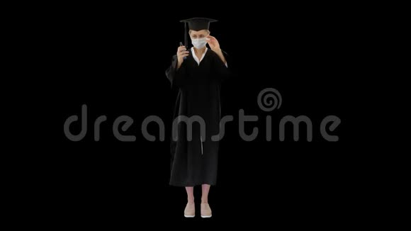 阿尔法频道医用口罩毕业学生视频的预览图