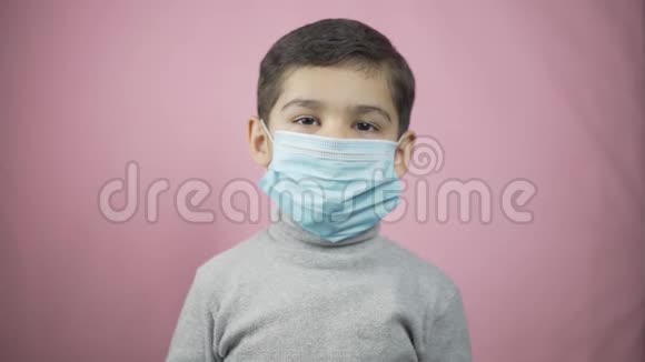 学龄前儿童戴医用口罩视频的预览图