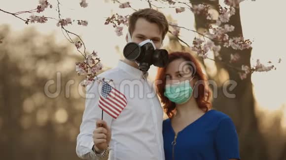 冠状病毒爆发期间的美国夫妇视频的预览图