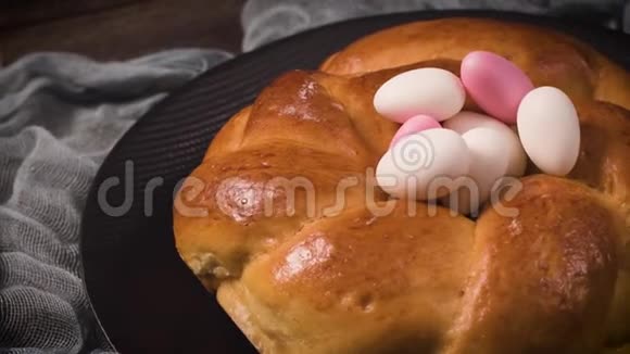 加糖杏仁的复活节叶酸视频的预览图