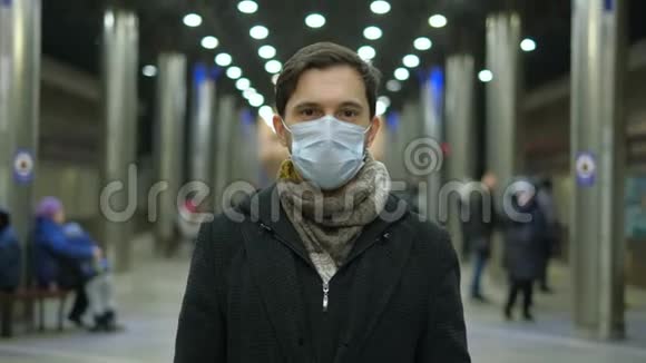 面罩冠状病毒公共车站地铁地下地铁美国电晕病毒视频的预览图