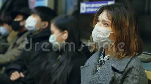 冠状病毒大流行中国中国流感患者地铁公共交通视频的预览图