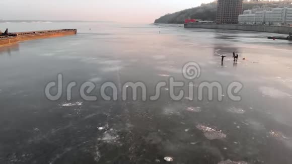 冬季捕鱼空中录像视频的预览图