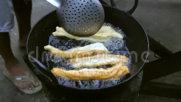 炸面包中式早餐视频的预览图