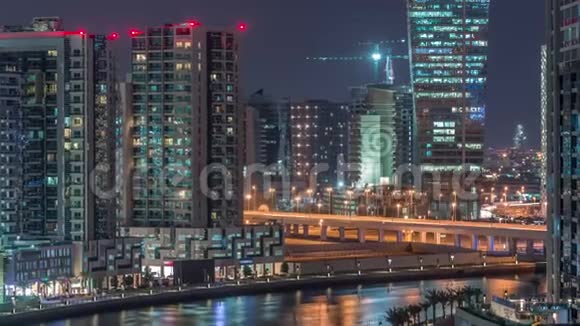 光明迪拜在运河附近的节奏视频的预览图