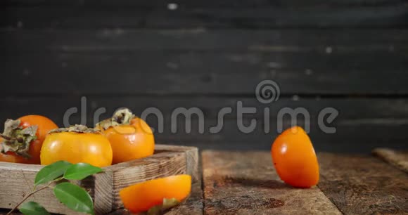 咸鲜柿卷在桌上视频的预览图