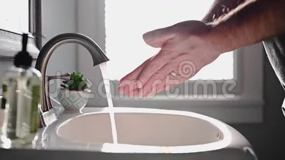人洗手动作慢视频的预览图