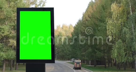 空广告牌与绿色屏幕在空关闭园区冠状病毒检疫锁定视频的预览图