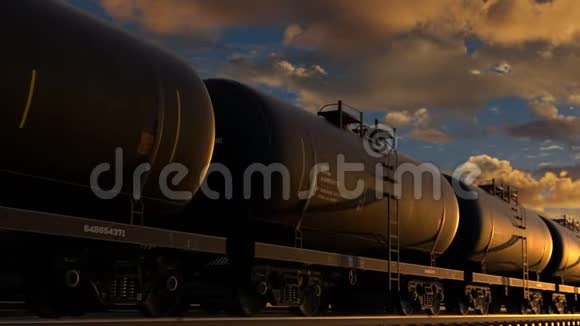 日落时运输油罐车视频的预览图