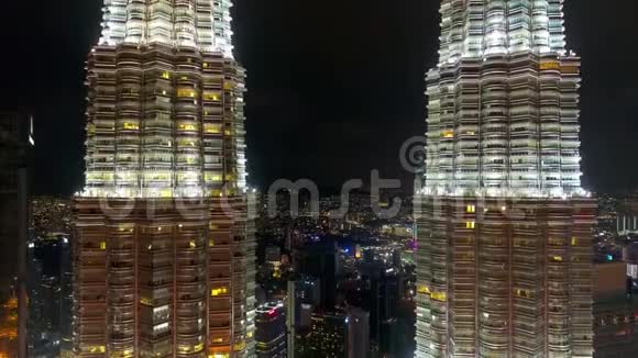 鸟瞰KLCC或Petronas双子塔和吉隆坡中部的城市景观视频的预览图
