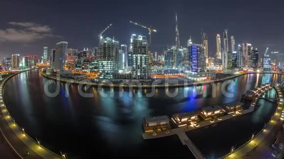夜城迪拜附近运河空中穿越视频的预览图