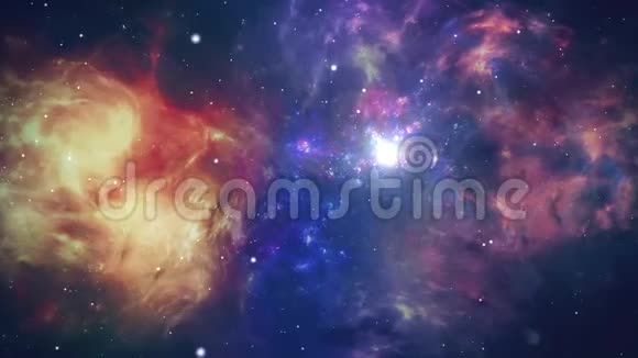 飞在太空星系恒星和气云循环动画视频的预览图