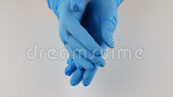 一种nCOV疫苗手戴手套拿着抗病毒疫苗视频的预览图