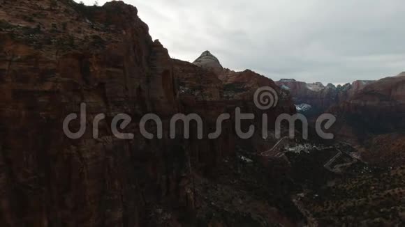 峡谷俯瞰锡安国家公园美国犹他州视频的预览图