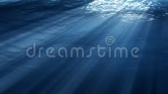 水下视野阳光照耀在深海中创造神光视频的预览图