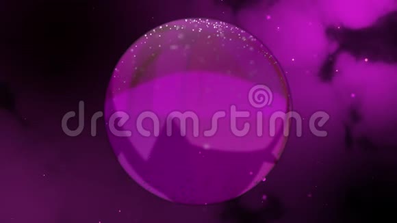 抽象的霓虹灯球闪烁着不同色调的紫色在空间星云背景上视频的预览图