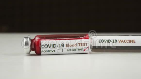 冠状病毒nCOV和疫苗病毒Covid19阴性试验放在桌子上视频的预览图