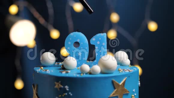 生日蛋糕数字91星天和月的概念蓝色蜡烛是火的打火机然后吹出来复制空间视频的预览图