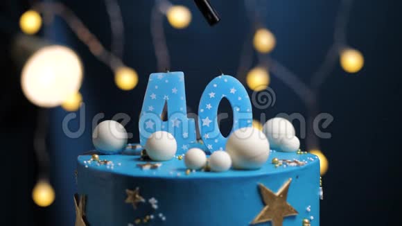 生日蛋糕数字40星天和月的概念蓝色蜡烛是火的打火机然后吹出来复制空间视频的预览图