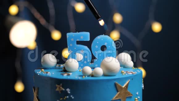生日蛋糕数字59星天和月的概念蓝色蜡烛是火的打火机然后吹出来复制空间视频的预览图