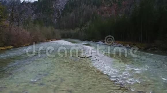 位于奥地利施蒂里亚地区拥有恩恩斯河和美丽山景的盖斯国家公园视频的预览图