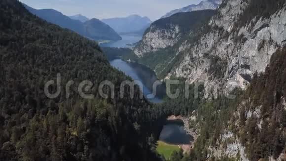 奥地利托普利茨塞湖航空公司视频的预览图
