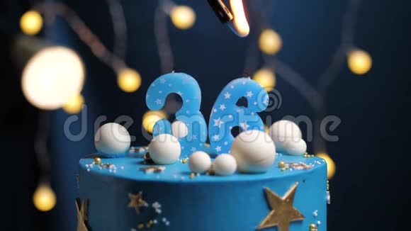 生日蛋糕数字36星天和月的概念蓝色蜡烛是火的打火机然后吹出来复制空间视频的预览图