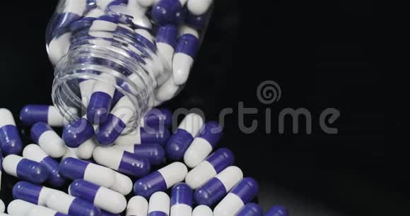 医用片剂和丸剂旋转制药工业视频的预览图