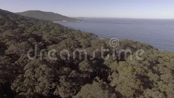 从上面俯瞰澳大利亚风景如画的景色视频的预览图
