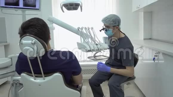 牙科椅上的病人牙科保健概念视频的预览图