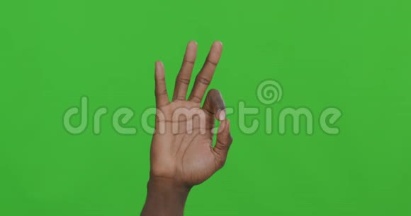 黑色男性手显示不同的手势视频的预览图