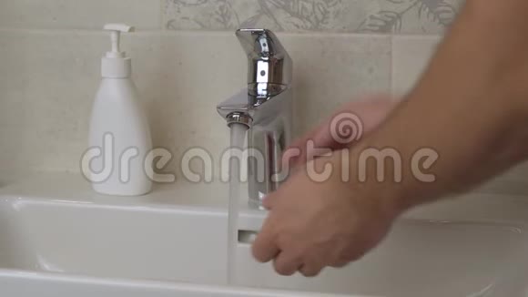 洗手卫生一个人洗手视频的预览图