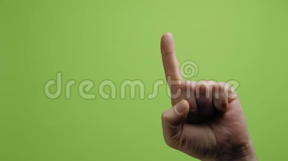 手是象征男子手倒计时并在绿色背景上指示方向视频的预览图