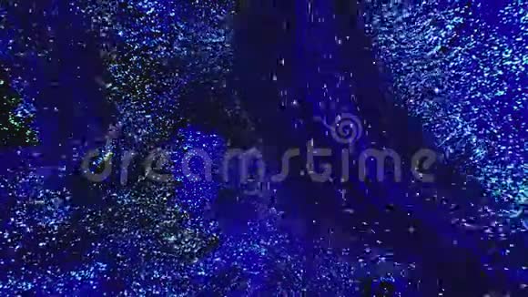 闪烁液体覆盖幻影蓝黑色墨水溢出视频的预览图