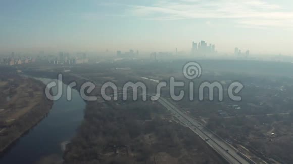 莫斯科俄罗斯2月27日早春弥漫的大都市视频的预览图