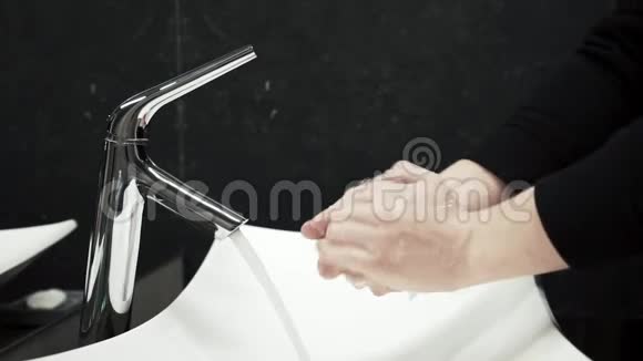 19号洗手池黑色浴室视频的预览图
