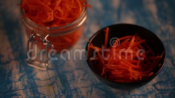 自制美味的腌胡萝卜丝视频的预览图
