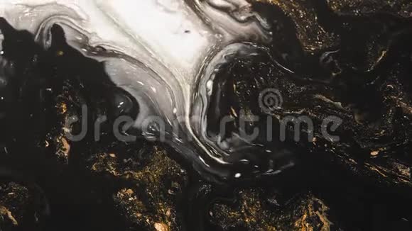流体艺术白色黑色金色颜料混合视频的预览图